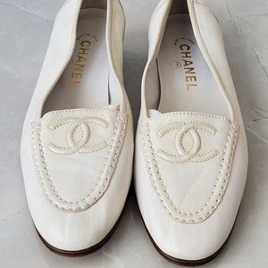 Vintage Ivory Lambskin leather Chanel Loafers size 37.5 EU (7 US)